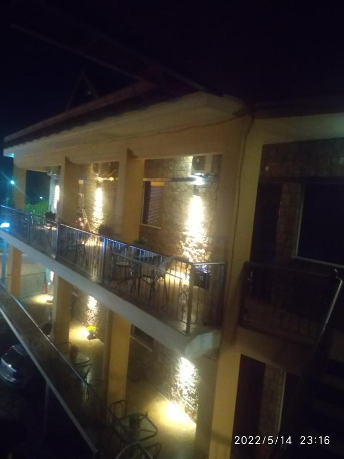 Xenonas Platia Apartment Loutraki  Ngoại thất bức ảnh