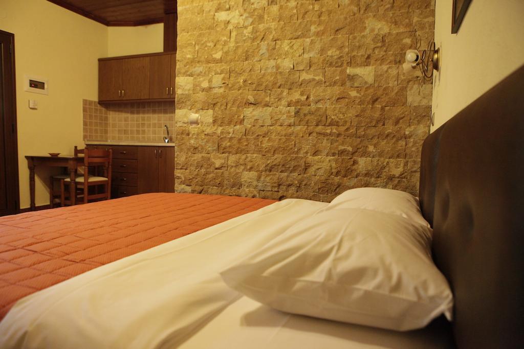 Xenonas Platia Apartment Loutraki  Ngoại thất bức ảnh