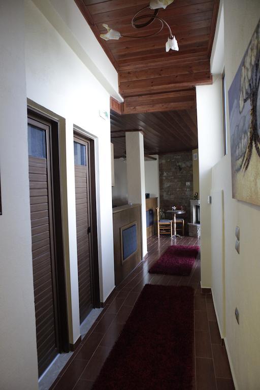 Xenonas Platia Apartment Loutraki  Ngoại thất bức ảnh