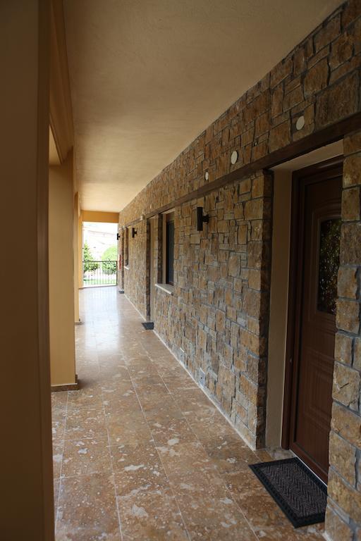 Xenonas Platia Apartment Loutraki  Ngoại thất bức ảnh