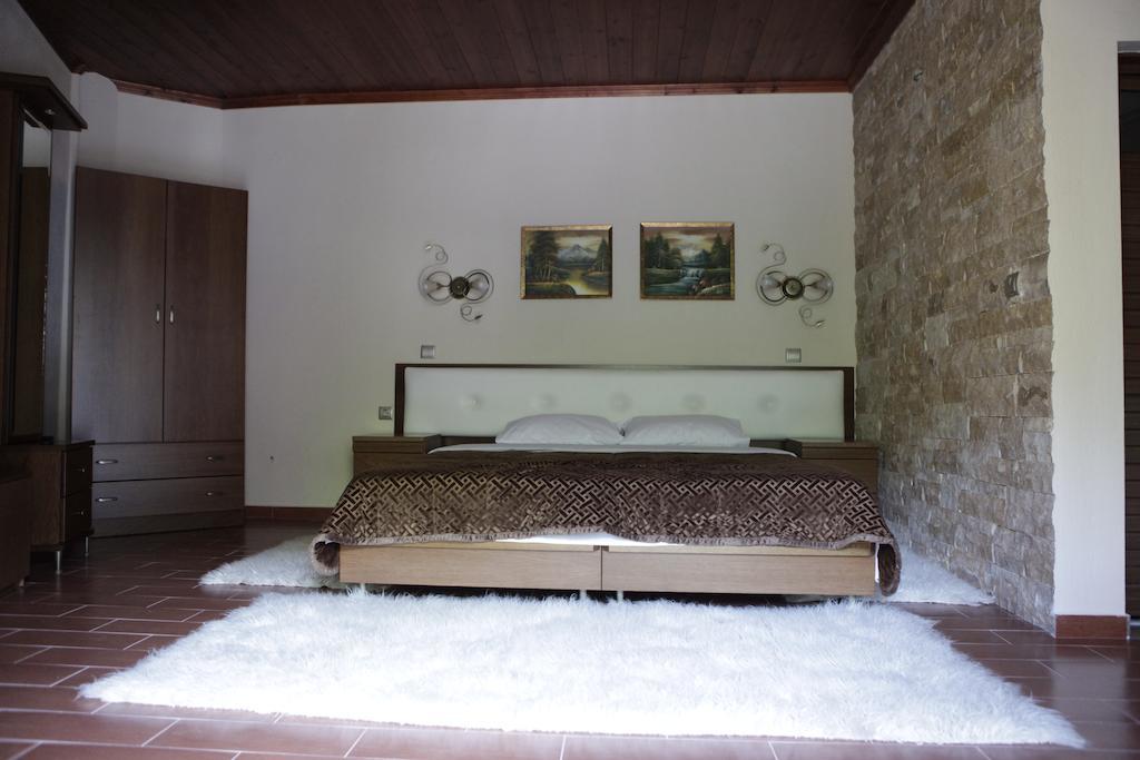 Xenonas Platia Apartment Loutraki  Ngoại thất bức ảnh