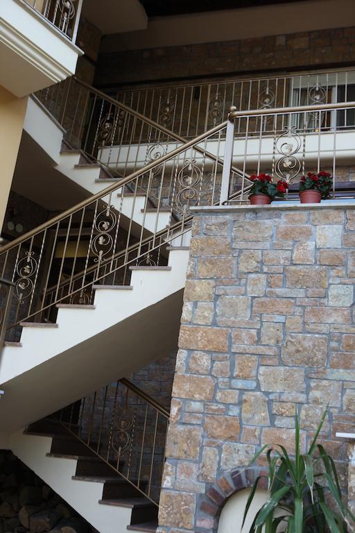 Xenonas Platia Apartment Loutraki  Ngoại thất bức ảnh